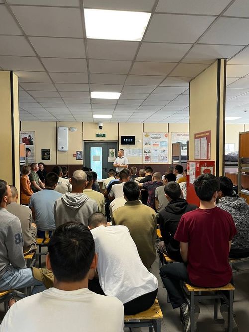 В Туве для призывников проводятся лекции по воинскому этикету, которые читают лекторы Российского общества «Знание»