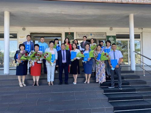 Врачам Тувы вручили госнаграды