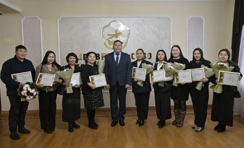 Тываның күрүне эрге-чагырга албан черлериниң парлалга албаннарының ажылдакчыларын шаңнаан