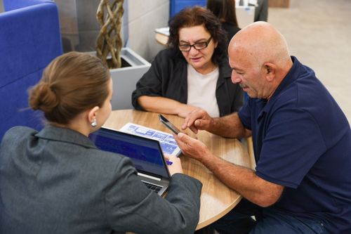 ВТБ посчитал, в каких регионах пенсионеры активнее переводят выплаты на карты