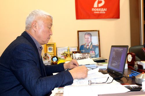 В Кызыле в режиме видеоконференцсвязи прошел Республиканский форум «Роль педагогов-мужчин в воспитательном процессе»