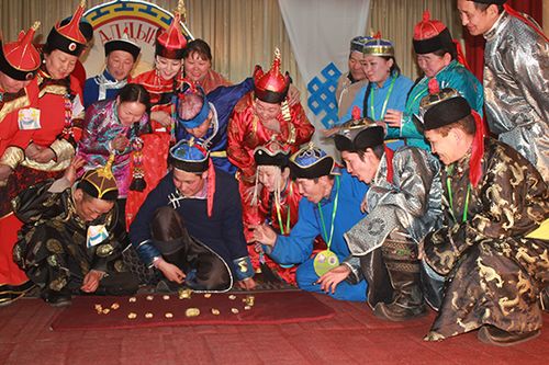 Кажык-биле аът чарыштырары