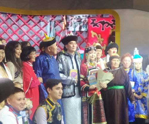 Тываның чогаалчылары куда езулалынга йөрээл-сөстүг, белек-селектиг киришкен