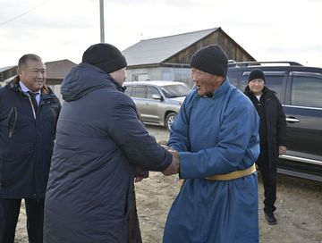 В Эрзинском районе продолжается реконструкция подъездной дороги к селу Булун-Бажы