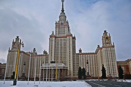 Для российских школьников начался отборочный этап олимпиады «Ломоносов»