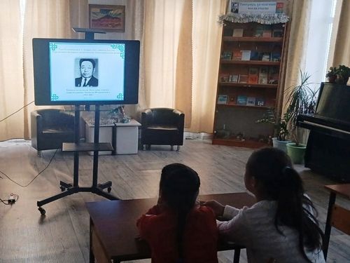 Улус өөредилгезиниң тергиининиң, чогаалчының 100 харлаанынга