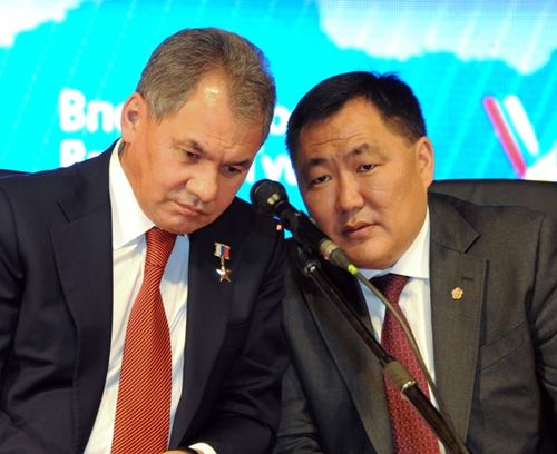 Глава Тувы поздравил с Днем рождения министра обороны РФ Сергея Кужугетовича Шойгу