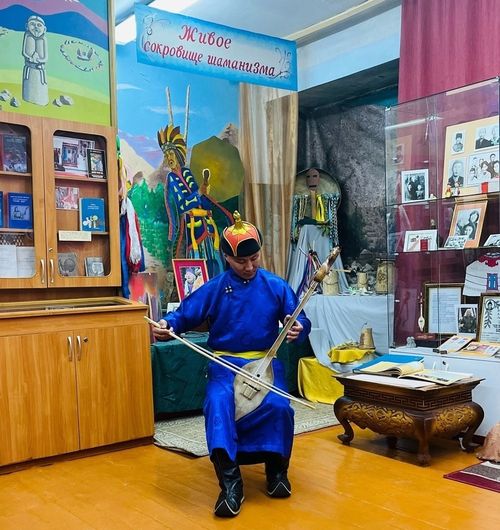 Чүс чылда чаңгыс катап тѳрүттүнер кижи