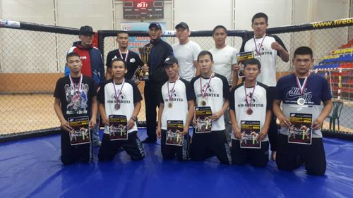 Воспитанники спортивной школы города Ак-Довурак заняли первое общекомандное место по ММА в Абакане