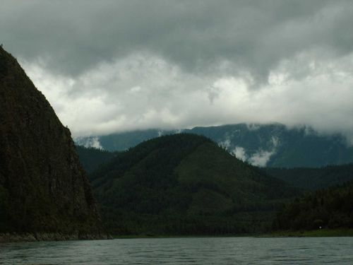 Вода в реках продолжает подниматься