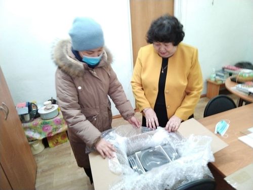 Народный фронт исполнил новогодние мечты заслуженных учителей Тувы в рамках акции «Мечтают все»