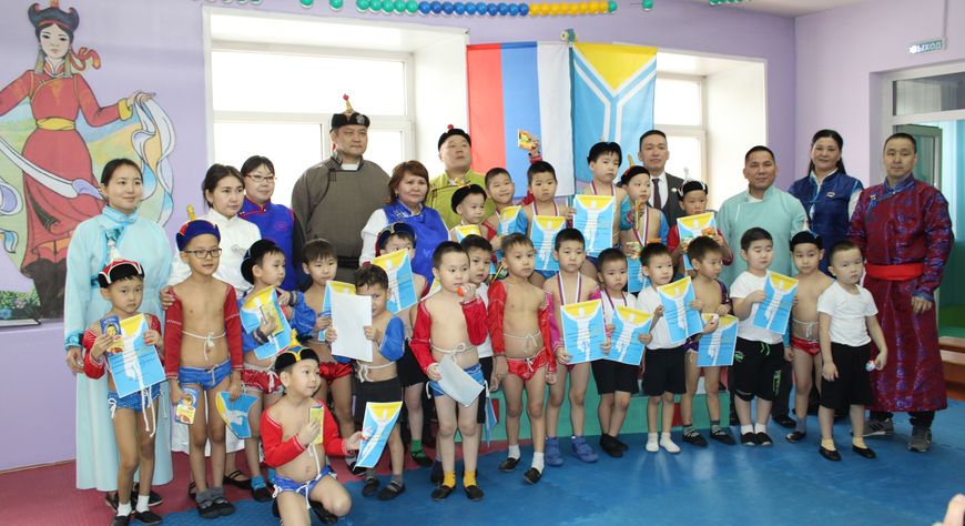 Ветераны СВО выступили судьями на турнире по хурешу среди дошколят в Кызыле