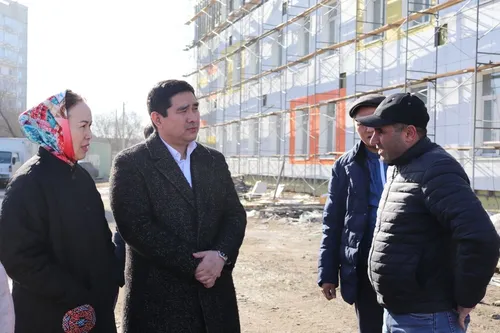 Партийный десант провел мониторинг строительства школы улице Бай-Хаакской