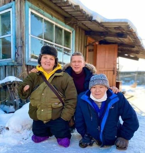 Благотворительный фонд «Рука помощи» приобрел частный дом для двух инвалидов из Тувы