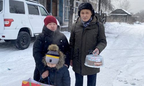 Беш харлыг Саша Анатолий Серышевтен белекти алган