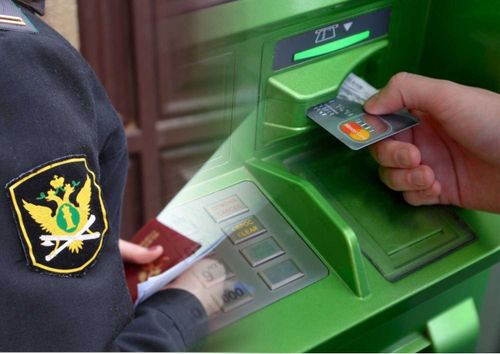 Вступил в силу закон, который запрещает списывать социальные выплаты со счетов получателей