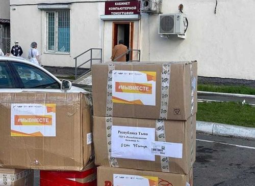 «Молодёжки ОНФ» Тувы вручила врачам новую партию СИЗов
