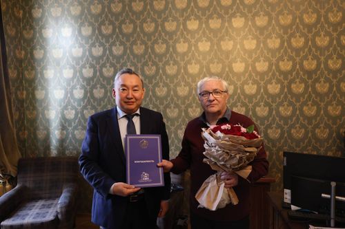 Чечен Чоксум вручил награду ректору Высшего театрального училища им. М.С. Щепкина