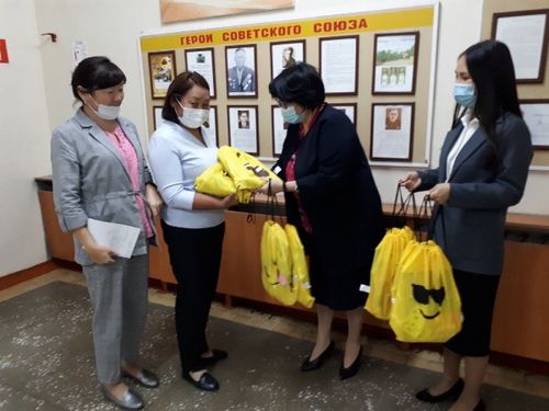 ФРАКЦИЯ "ЕДИНОЙ РОССИИ" В ТУВЕ ПОМОГАЕТ УЧЕНИКАМ СОБРАТЬСЯ В ШКОЛУ