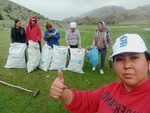 Монгун-Тайгинские единороссы провели субботник