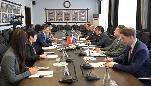 Тываның Баштыңы Кыдат Улус Республиканың Иркутск хоорайда чиңгине консулу-биле ужурашкан