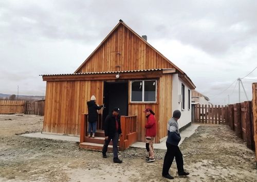 Өскүс уругларга тудуп турар бажыңнарның шынарын хынаан