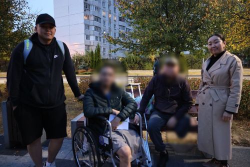 Сотрудники Полпредства Тувы в Москве посетили раненых военнослужащих