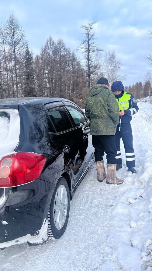 В Каа-Хемском районе инспекторы провели рейд по безопасности на льду