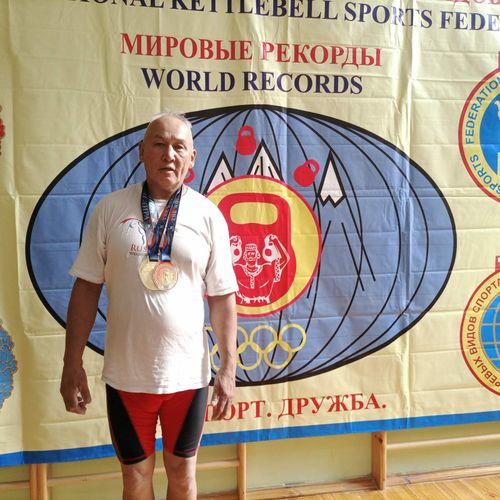 Семь золотых медалей завоевал спортсмен из Тувы на чемпионате мира по гиревому триатлону