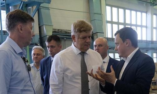 Полпред обсудил с руководителями Новосибирского завода искусственного волокна актуальные проекты развития предприятия