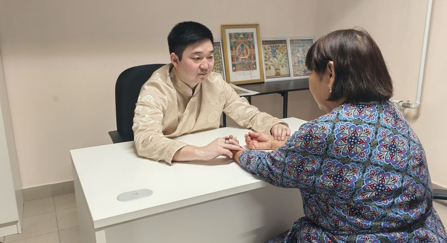 В тувинском монастыре начал приём специалист по тибетской медицине