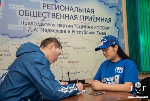 В Туве идет Единый день сбора подписей за выдвижение Владимира Путина