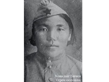 Улуг-Хемниң эрес-дидим дайынчы кызы