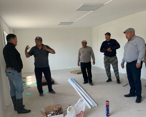 Эрткен чүс чылдың чеден чылдарында туткан школаны септеп турар