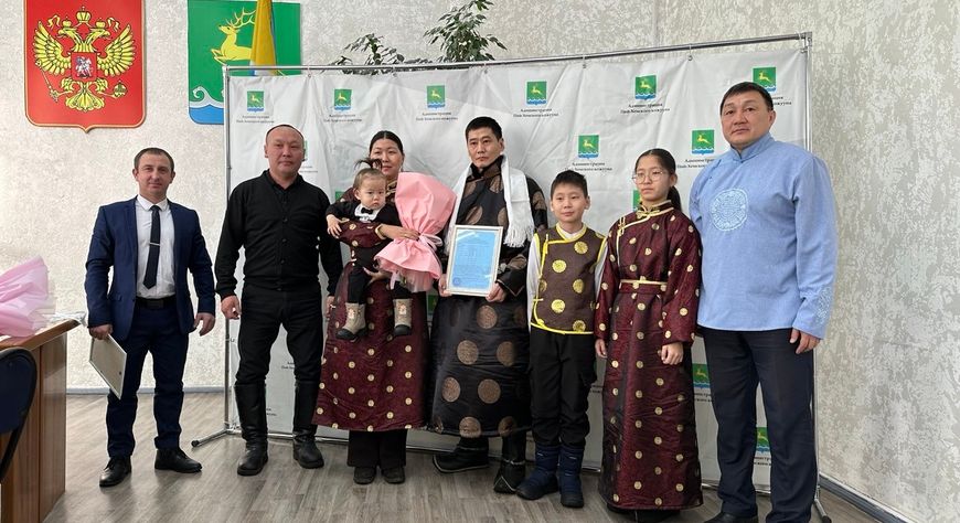 Молодые семьи Тувы получили жилищные сертификаты