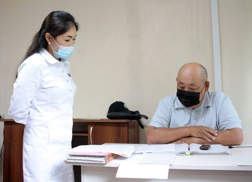 Депутаты продолжают дежурить в Колл-центре Республиканского центра амбулаторной диагностики и лечения COVID-19