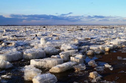 Мы не устанем повторять... Выходить на лед в это время крайне опасно!