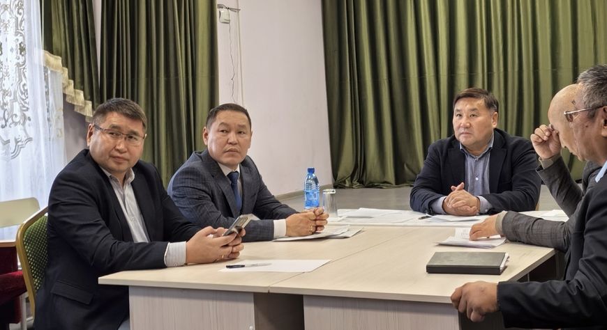 Глава Тувы Владислав Ховалыг посетил Тес-Хемский район, где осмотрел ключевые объекты и обсудил развитие района с местной администрацией