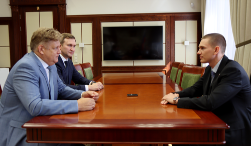 Анатолий Серышев обсудил промежуточные результаты и перспективы стажировки с Егором Захаровым