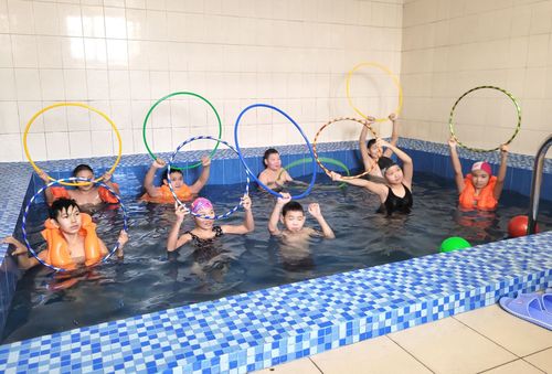 ТувГУ организовал бесплатные занятия по плаванию для школьников ЛДО