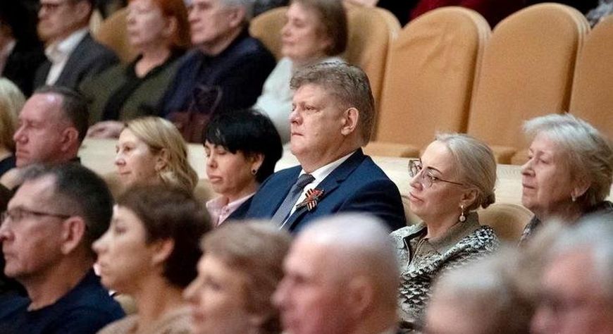 Полпред посетил концерт Кубанского казачьего хора, приуроченный к 80-летию Победы в Великой Отечественной войне