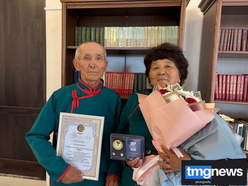 Рука об руку 48 лет: супруги Кыргыс из Улуг-Хемского района получили медаль «За любовь и верность»