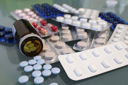 Госдума приняла в первом чтении законопроект «Единой России» о защите покупателей от просроченных лекарств