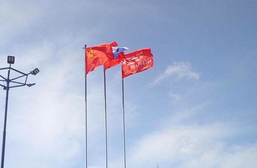 Над Новой Каховкой в Херсонской области подняли Знамя Победы