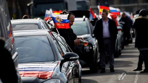 Жители Берлина провели автопробег против дискриминации россиян