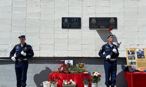 Чтобы как можно больше сибиряков знали о героизме своих земляков, участвующих в СВО, в регионах округа проводится системная работа