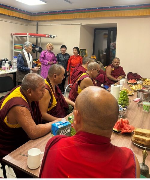 В «Тубтен Шедруб Линг» открылась мастерская по пошиву буддийских принадлежностей