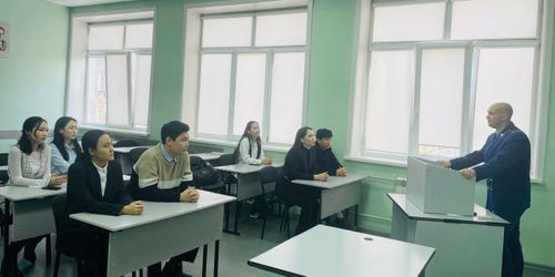 Сотрудник прокуратуры провел встречу со студентами