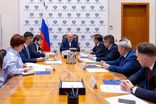 Владислав Ховалыг Россияның энергетика сайыды-биле Тываның энергетика комплекизиниң хөгжүлде айтырыгларын чугаалашкан