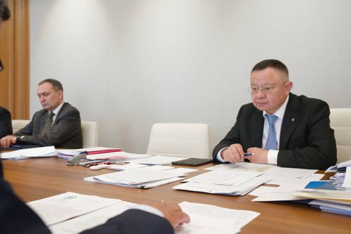 Глава Тувы встретился с министром строительства и ЖКХ России Иреком Файзуллиным